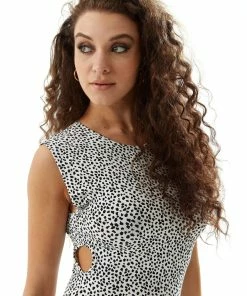 Liquorish Black and White Small Scale Spot Print Jersey Maxi Dress with Cut out details - Black/White -Liquorish Sales Store 00d3aedbd19e4a438e9d0a7cbaba8c81 scaled