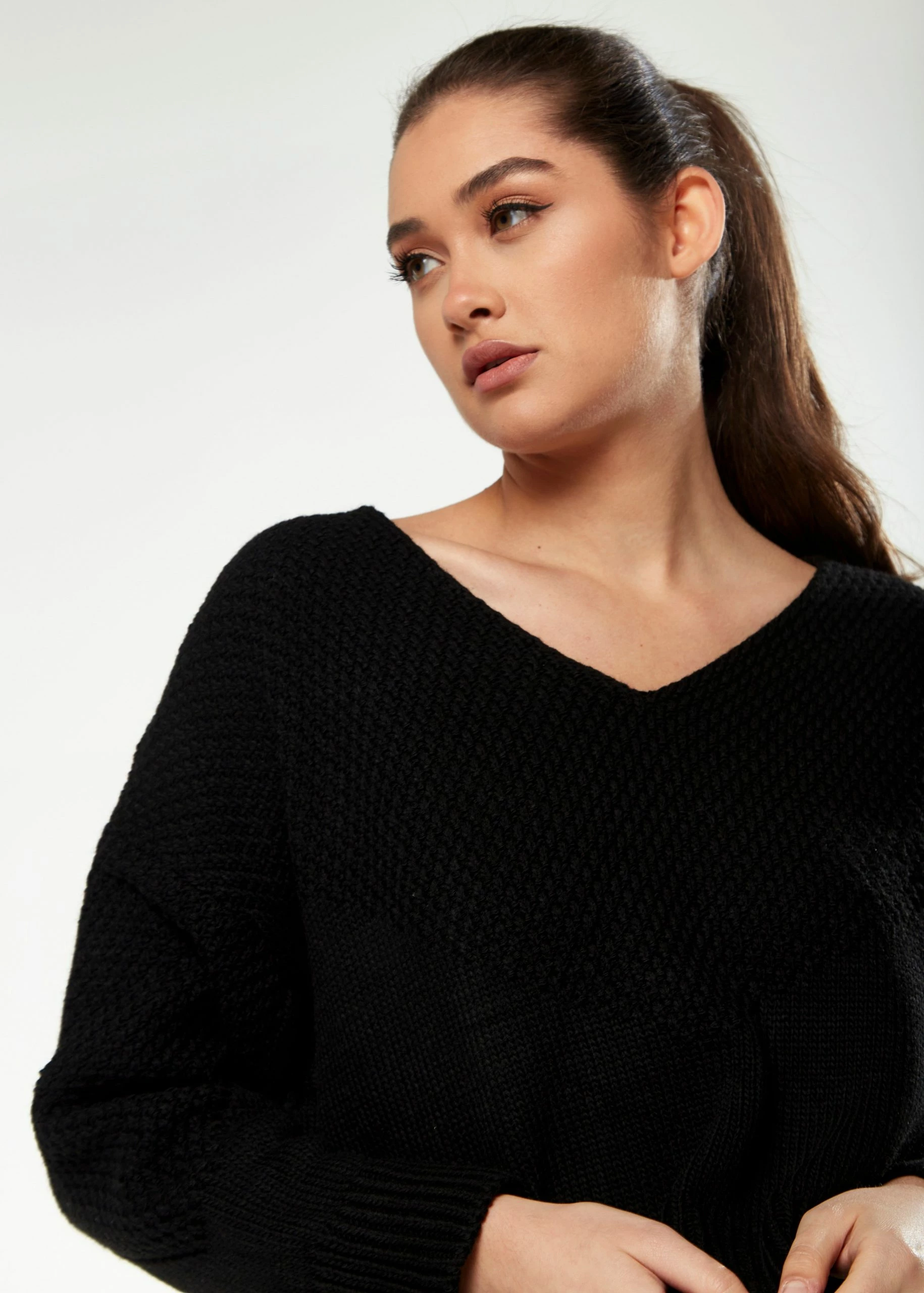 Liquorish V-Neck Jumper in Black 6 Liquorish V-Neck Jumper in Black - Image 4