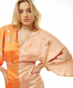 Liquorish Kimono Midi Dress with Open Back in Orange Oriental Print -Liquorish Sales Store 068d3d560ecb40f5b07cac56adae767a scaled