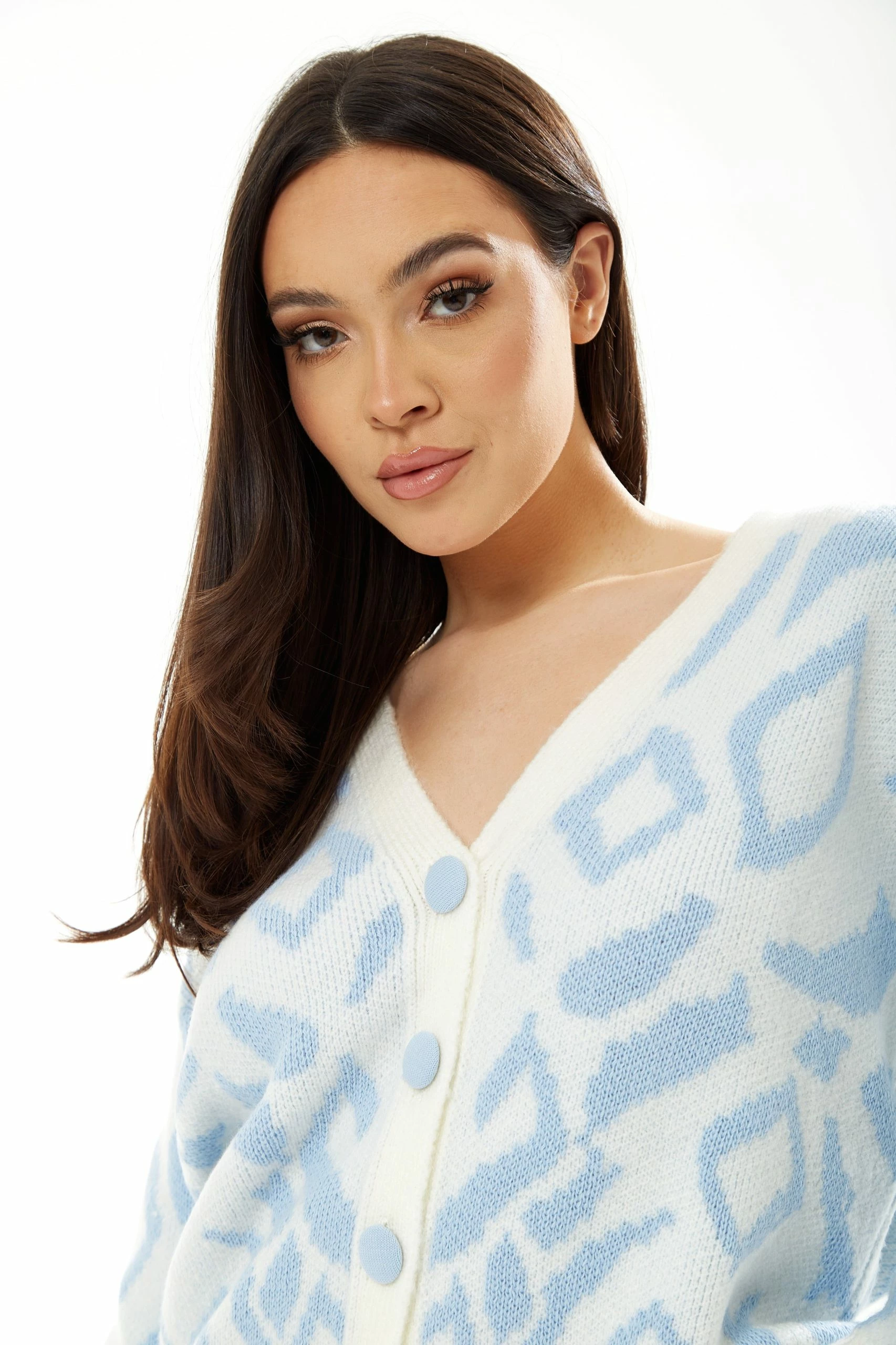 Liquorish Geometric Pattern Cardigan in Blue and White 7 Liquorish Geometric Pattern Cardigan in Blue and White - Image 5