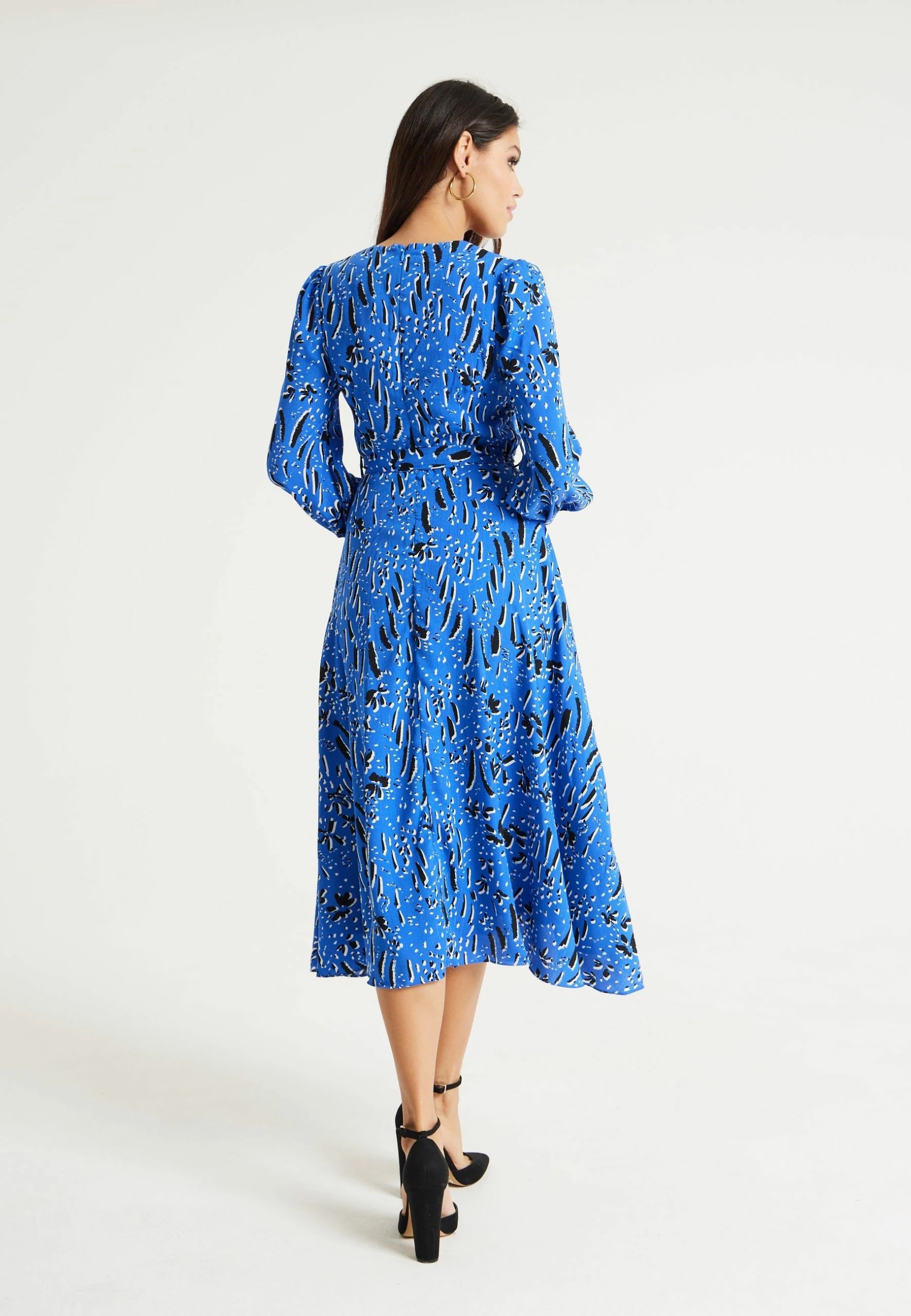 Liquorish Painterly Floral Print Midi Dress in Blue 7 Liquorish Painterly Floral Print Midi Dress in Blue - Image 5