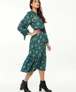 Liquorish African print midi dress with 3/4 length sleeve & tiered skirt detail in green, yellow & navy - Multicolour -Liquorish Sales Store 2660cf209cf649a7892860a17eb28425 scaled