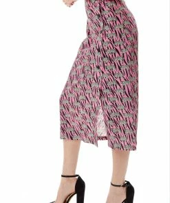 Liquorish Mixed Animal Print Midi Skirt in Purple -Liquorish Sales Store 28362ae7dab94fc7bd42e18385e0c665 scaled