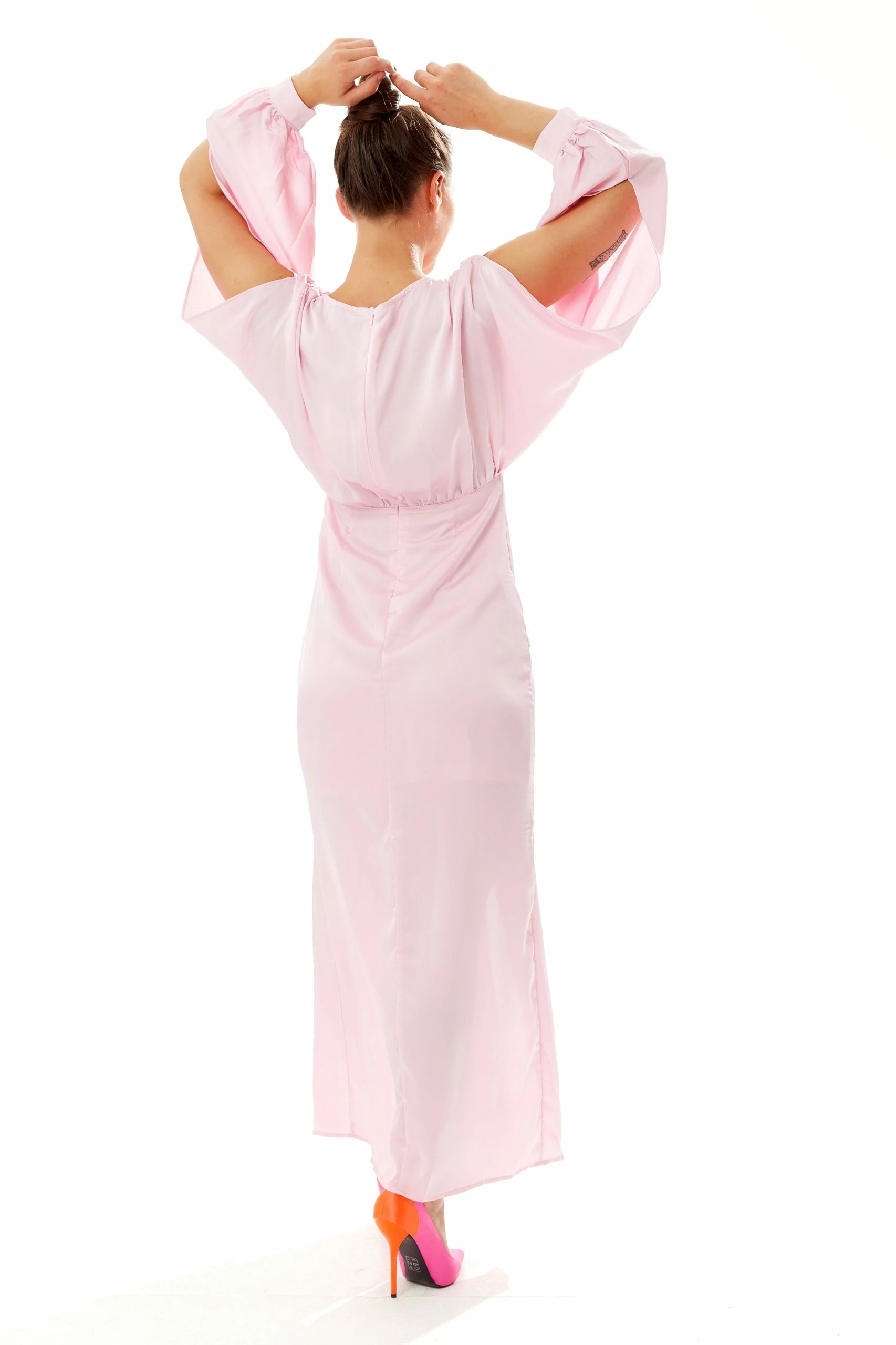 Liquorish Light Pink Maxi Dress with Sleeve Slits 6 Liquorish Light Pink Maxi Dress with Sleeve Slits - Image 4