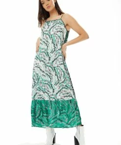 Liquorish Oversized cami maxi dress in contrast colours - Green