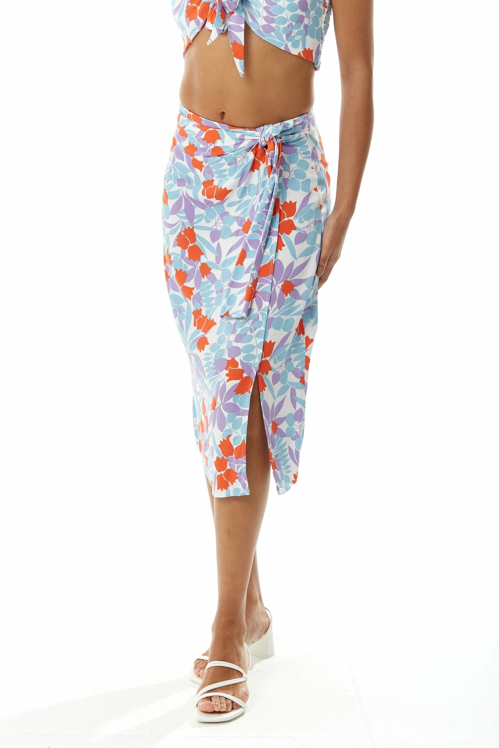 Liquorish Floral Knot Front Midi Skirt in Blue and Red - Blue & Red 4 Liquorish Floral Knot Front Midi Skirt in Blue and Red - Blue & Red - Image 2