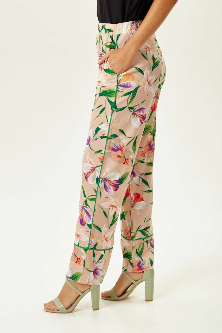 Liquorish Trousers in Floral Print with Green Piping - Multicolour 5 Liquorish Trousers in Floral Print with Green Piping - Multicolour - Image 3