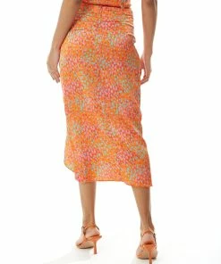 Liquorish Midi Skirt with Gathering and Buttons on front in Orange Print -Liquorish Sales Store 42aafba25e6544ce86ae54f3fd2ed4f6 scaled