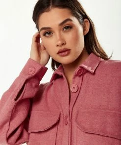Liquorish Shirt with Oversized Pocket in Pink -Liquorish Sales Store 443771b16a014c45a49af28a1179da82