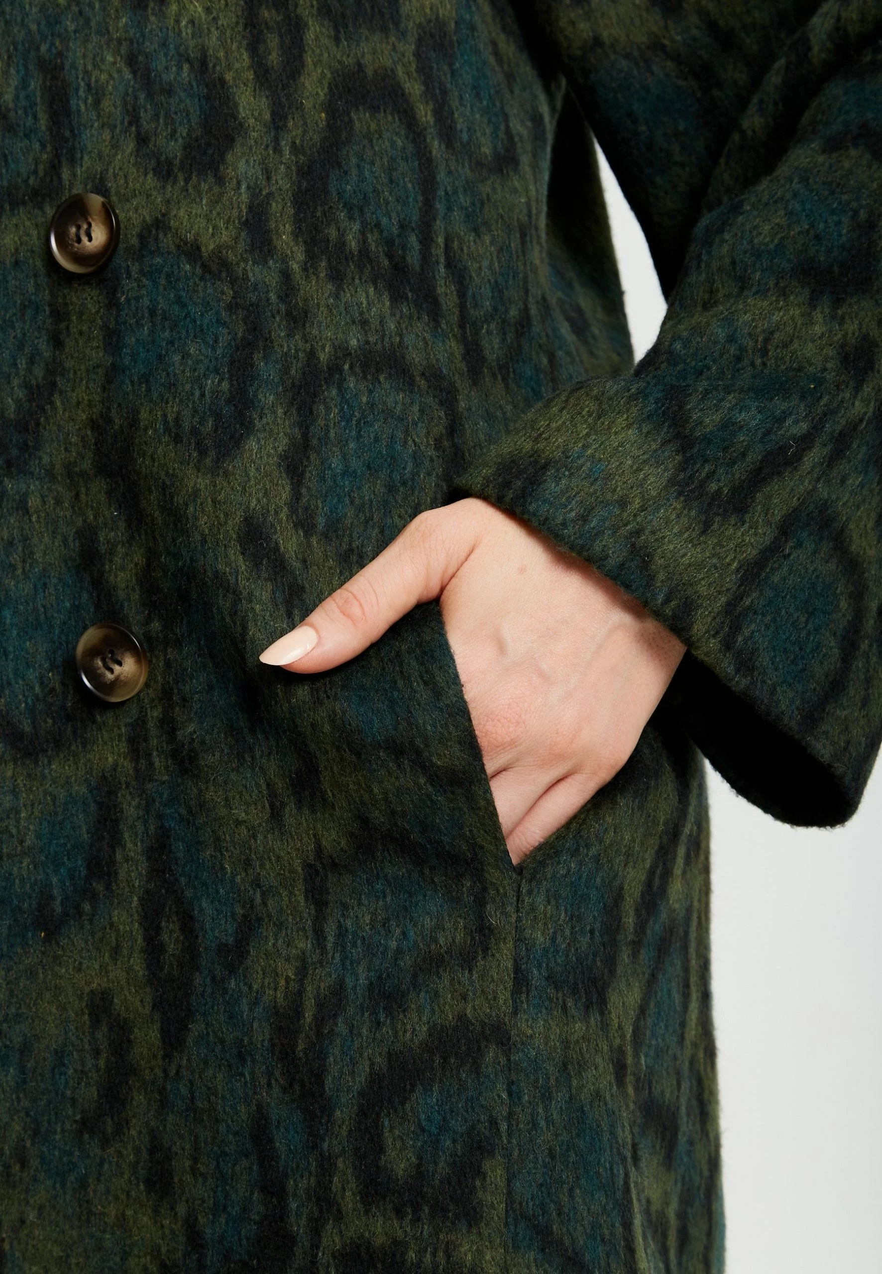 Liquorish Leopard Print Longline Coat in Khaki 7 Liquorish Leopard Print Longline Coat in Khaki - Image 5
