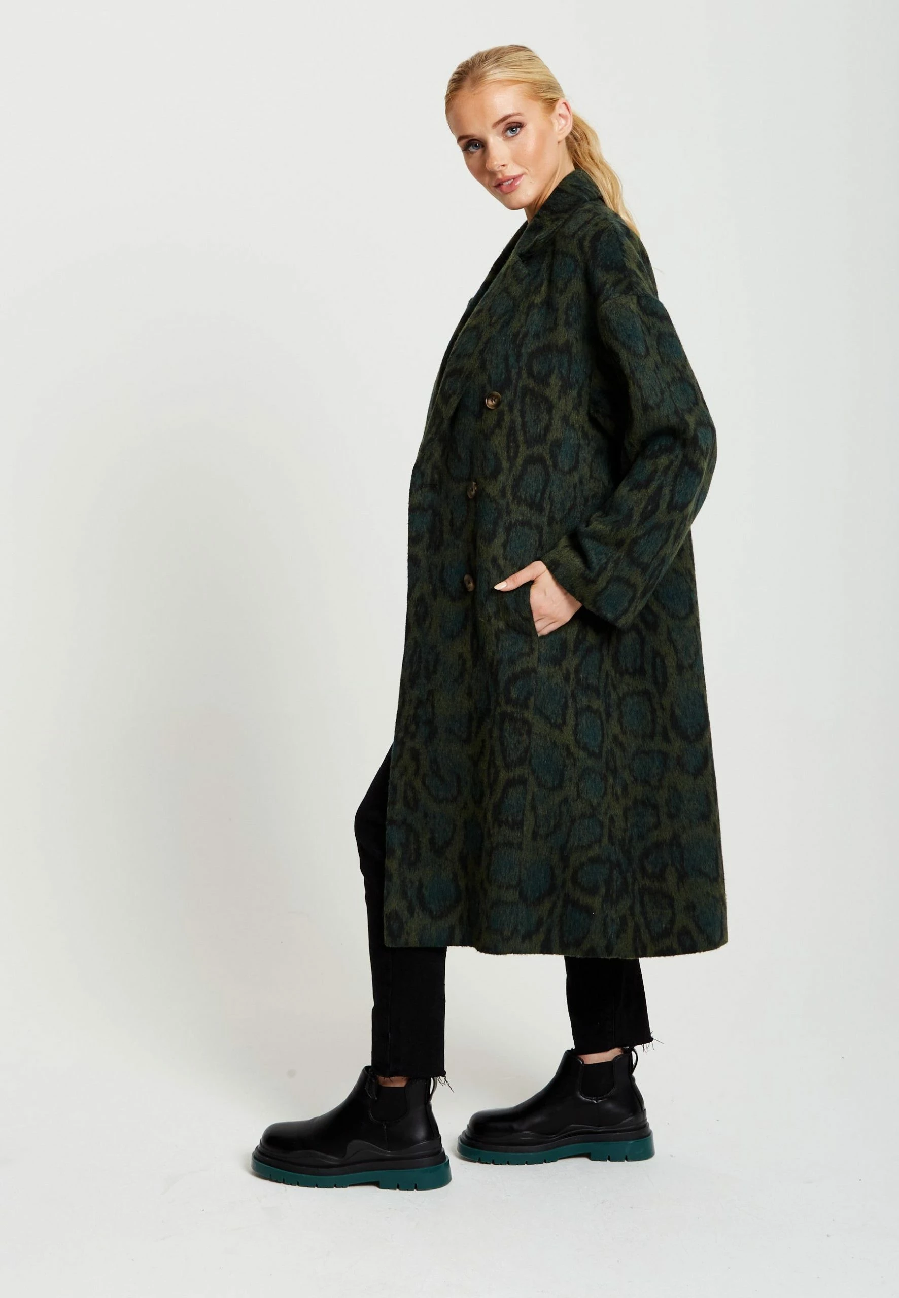 Liquorish Leopard Print Longline Coat in Khaki 5 Liquorish Leopard Print Longline Coat in Khaki - Image 3