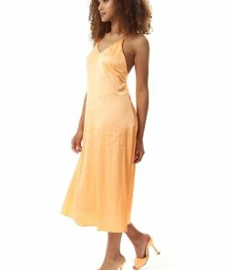 Liquorish Orange Satin Midi Dress -Liquorish Sales Store 684d4dc83d024dacb26adef9d37c3037 scaled