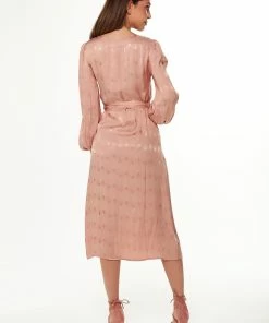 Liquorish 70s Style Jacquard Dress in Nude with Slit -Liquorish Sales Store 71db744f560443cba9578a9e03d64f1f scaled