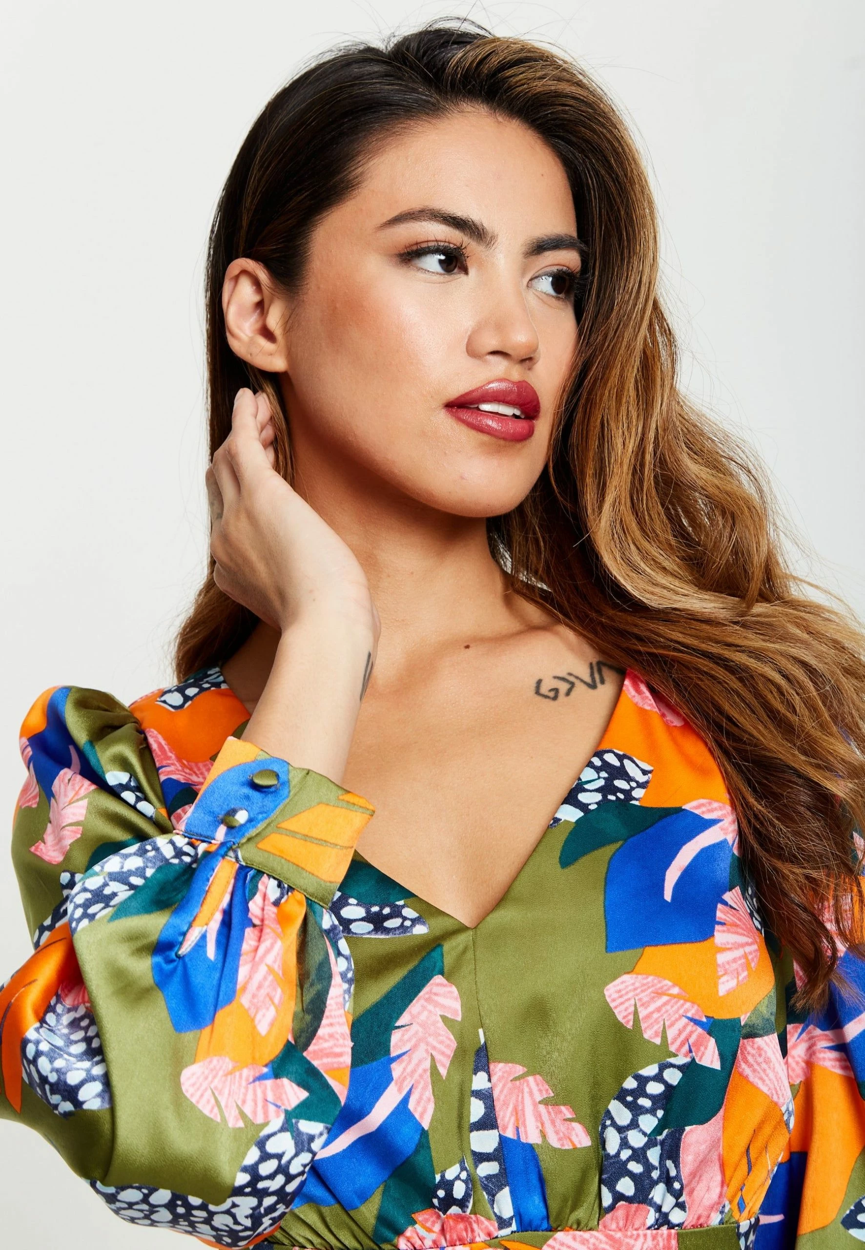 Liquorish Abstract Leaf Print Mini Dress in Olive - Multicolour 8 Liquorish Abstract Leaf Print Mini Dress in Olive - Multicolour - Image 6