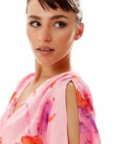 Liquorish Floral Print Maxi Dress in Pink with Sleeve Slits -Liquorish Sales Store 78f7bad210274cbab4728ad2ff8b920e scaled