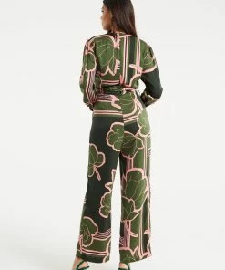 Liquorish Geometric Floral Print Jumpsuit in Dark Green -Liquorish Sales Store 8ee1ba1f7e4943518515d087b573d31a scaled