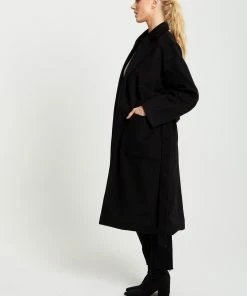 Liquorish Belted Longline Coat in Black -Liquorish Sales Store 924e8a3bccc14764bd70aa33707087c9 scaled