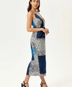 Liquorish Cami Midi Dress in Blue Square Animal Print 8 Liquorish Cami Midi Dress in Blue Square Animal Print -Liquorish Sales Store 9431e7ceeb3143b0a6219fc9b4dfaf90 scaled