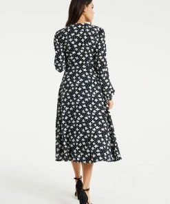 Liquorish Floral and Heart Print Midi Dress in Black -Liquorish Sales Store 94c0bb583e3b44129027fb1f26ba47ee scaled