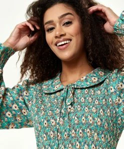 Liquorish Floral Print Smock MIni Dress with Peter Pan Collar in Red -Liquorish Sales Store a886e7b97f744f67b504bd6497a844b6 1 scaled