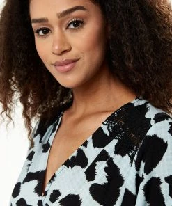 Liquorish Animal Print Midi Wrap Dress with Kimono sleeves in Blue -Liquorish Sales Store ae35a1cf107c4f0896533f646d770f39 scaled