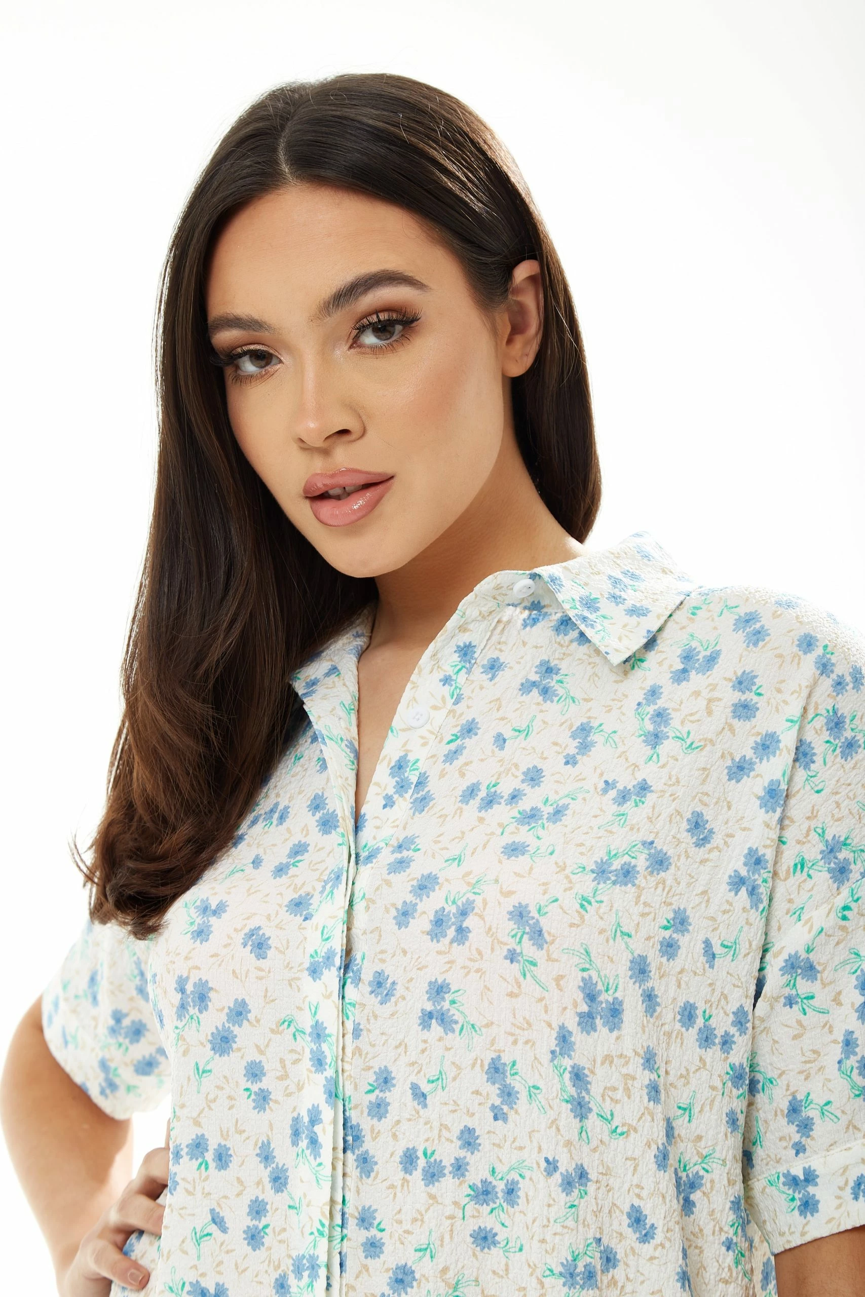 Liquorish Blue Floral Mini Shirt Dress in White 7 Liquorish Blue Floral Mini Shirt Dress in White - Image 5