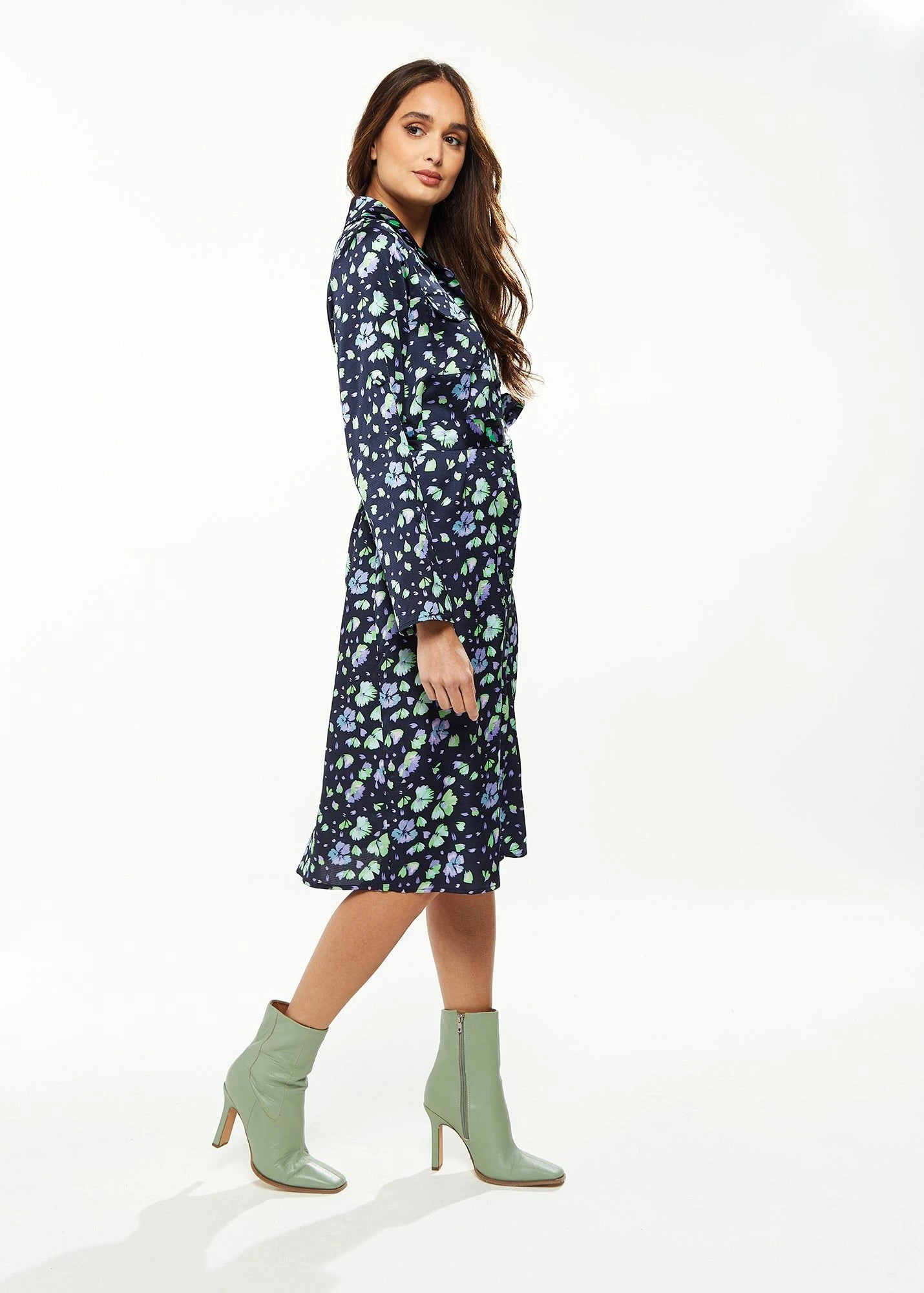 Liquorish Floral Print Shirt Dress in Multicolour & Navy 4 Liquorish Floral Print Shirt Dress in Multicolour & Navy - Image 2