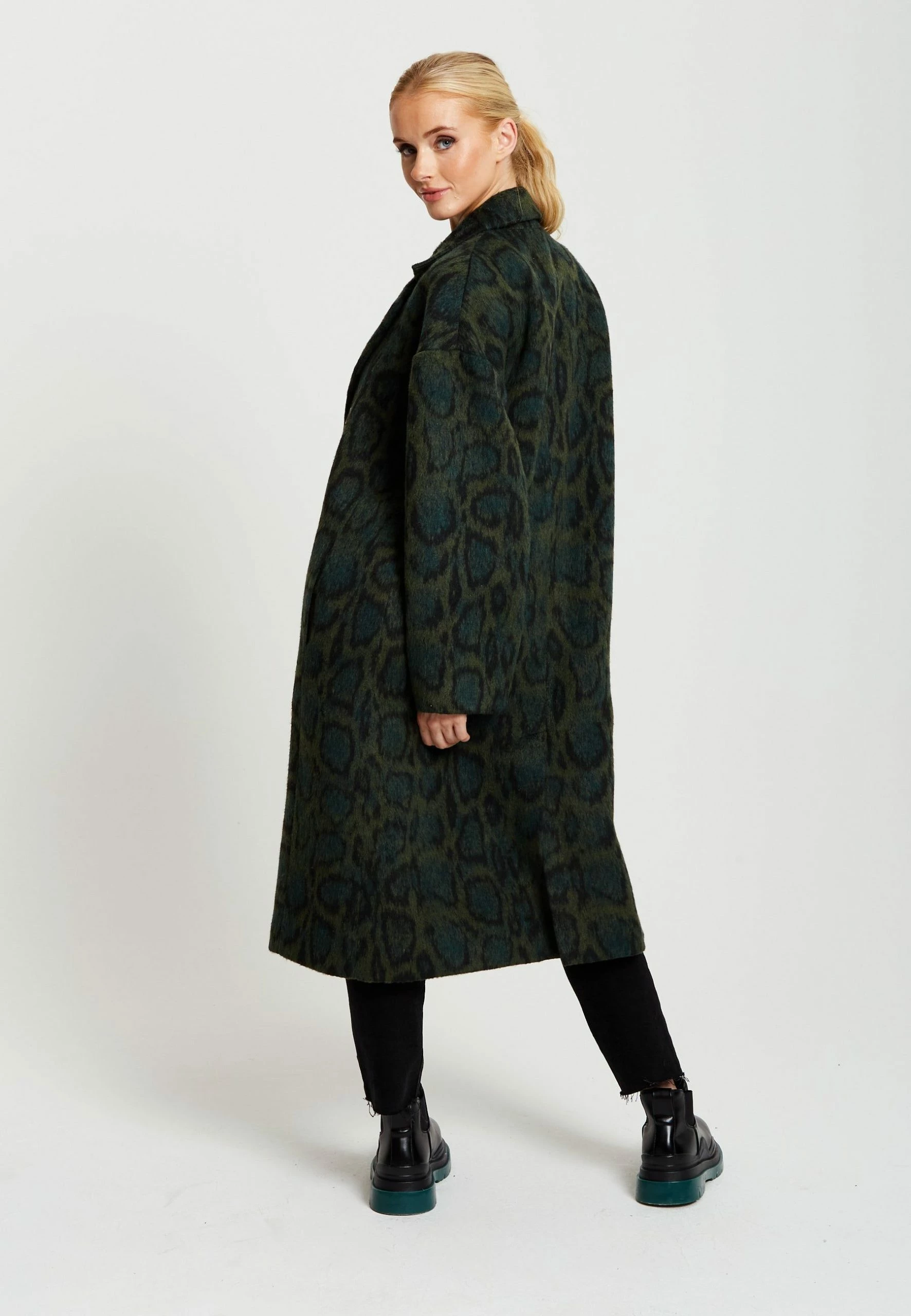 Liquorish Leopard Print Longline Coat in Khaki 6 Liquorish Leopard Print Longline Coat in Khaki - Image 4