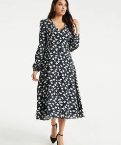 Liquorish Floral and Heart Print Midi Dress in Black -Liquorish Sales Store cecd53ffdde74df7897baf9bc998772d scaled