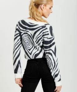 Liquorish Fluffy Black and White Cardigan - Black/White 13 Liquorish Fluffy Black and White Cardigan - Black/White -Liquorish Sales Store da459655ef26454983cc41ac8eda7428 scaled