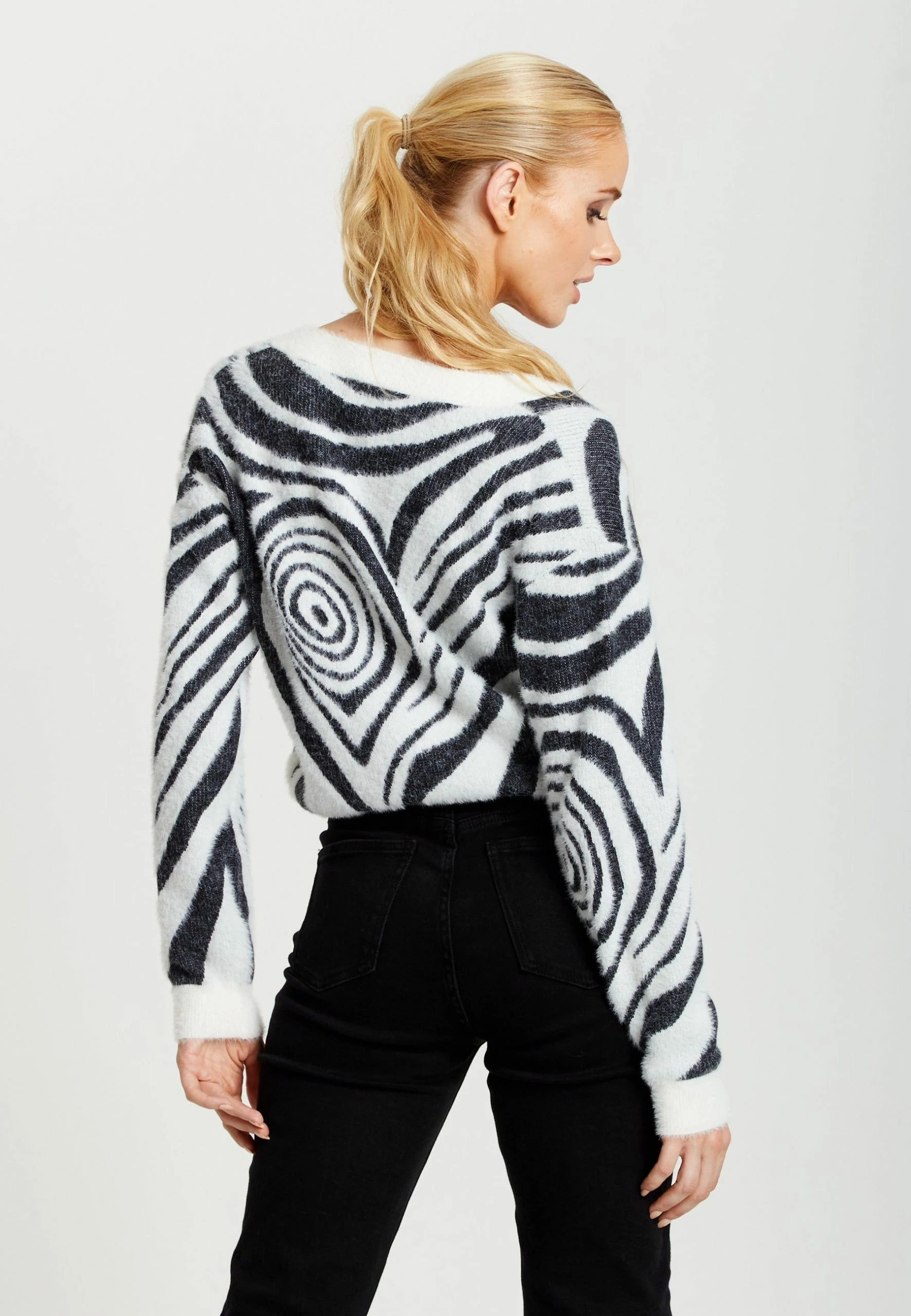 Liquorish Fluffy Black and White Cardigan - Black/White 8 Liquorish Fluffy Black and White Cardigan - Black/White - Image 6