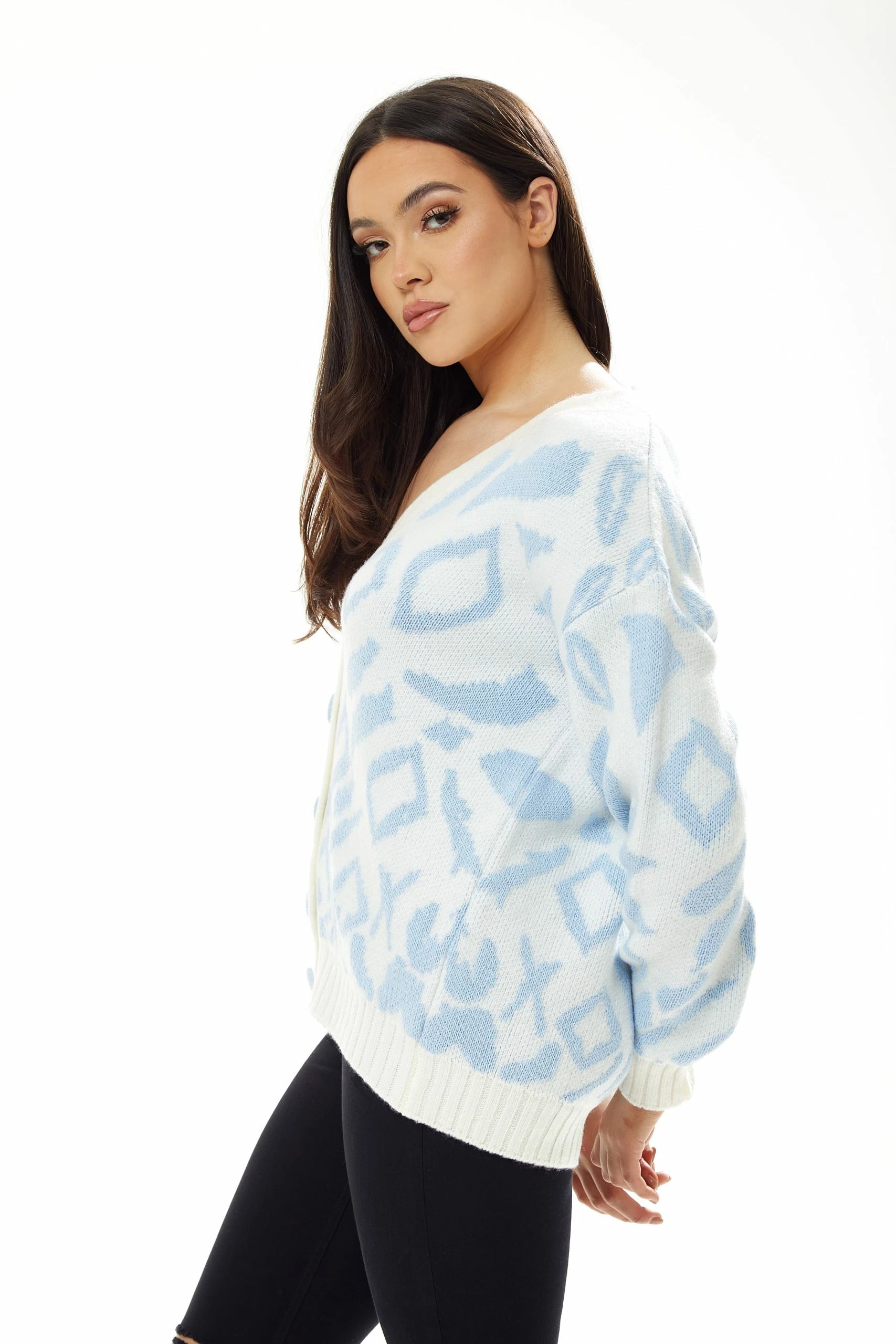 Liquorish Geometric Pattern Cardigan in Blue and White 5 Liquorish Geometric Pattern Cardigan in Blue and White - Image 3