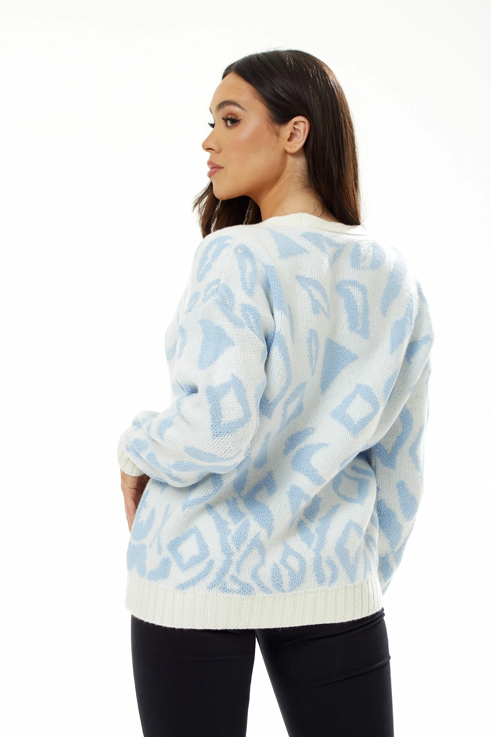 Liquorish Geometric Pattern Cardigan in Blue and White 6 Liquorish Geometric Pattern Cardigan in Blue and White - Image 4