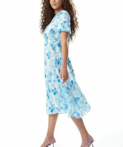 Liquorish Blue Floral Midi Dress with Short Sleeves 8 Liquorish Blue Floral Midi Dress with Short Sleeves -Liquorish Sales Store e9488cdcbb4d46209e1b63cc7890b238 scaled