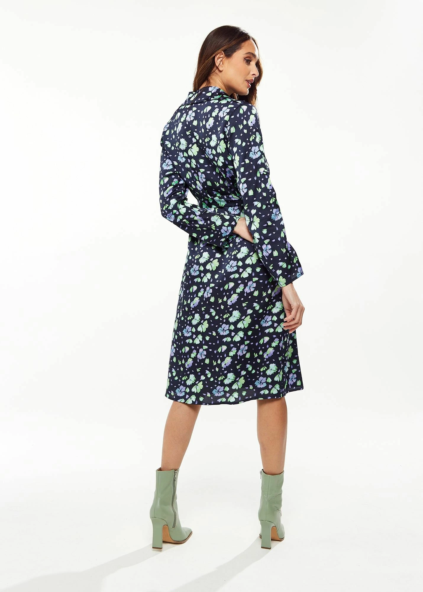 Liquorish Floral Print Shirt Dress in Multicolour & Navy 5 Liquorish Floral Print Shirt Dress in Multicolour & Navy - Image 3