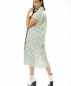 Liquorish Animal Print Oversized Shirt Dress with Green Collar - Multicolour 8 Liquorish Animal Print Oversized Shirt Dress with Green Collar - Multicolour -Liquorish Sales Store f50b74fc556a48e085c6b00ab4d54041 scaled
