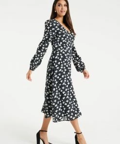 Liquorish Floral and Heart Print Midi Dress in Black -Liquorish Sales Store f572ba31a1c14ee994d2b44f7ace459c scaled