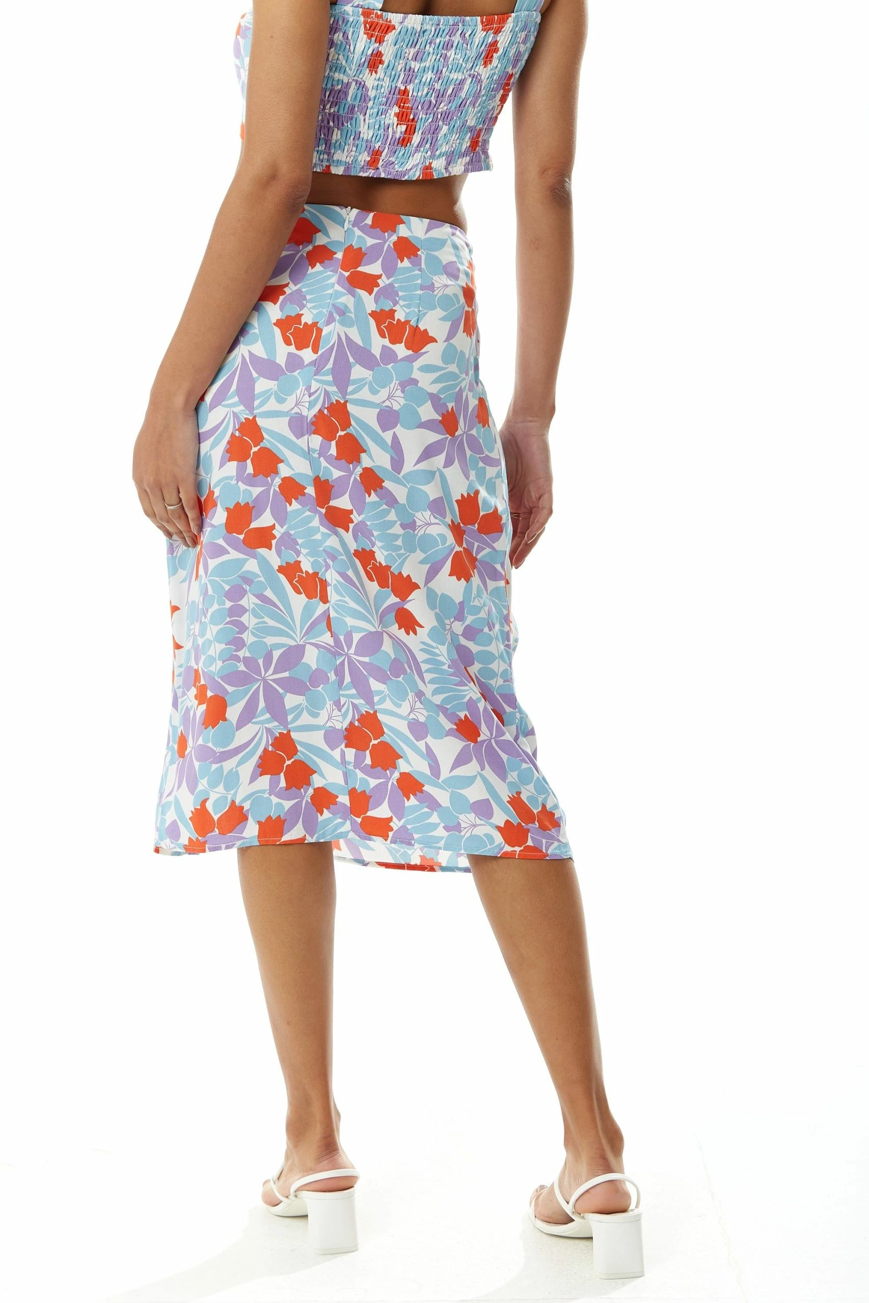 Liquorish Floral Knot Front Midi Skirt in Blue and Red - Blue & Red 6 Liquorish Floral Knot Front Midi Skirt in Blue and Red - Blue & Red - Image 4