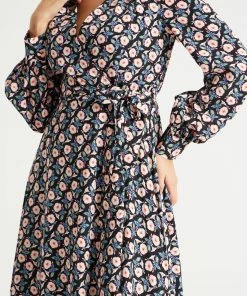 Liquorish Floral Foliage Print Midi Dress in Multicolour -Liquorish Sales Store f699aa8a8a94461484f86ec1d7eeed6c scaled