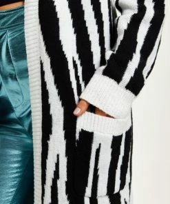 Liquorish Longline Cardigan in Black and White Zebra Pattern - Black/White -Liquorish Sales Store f81de1737e5c49f992ab91d4051d35f2 scaled