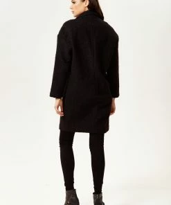 Liquorish Bouclè Coat in Black -Liquorish Sales Store f90873bf204844b29b7ce7966e638cae